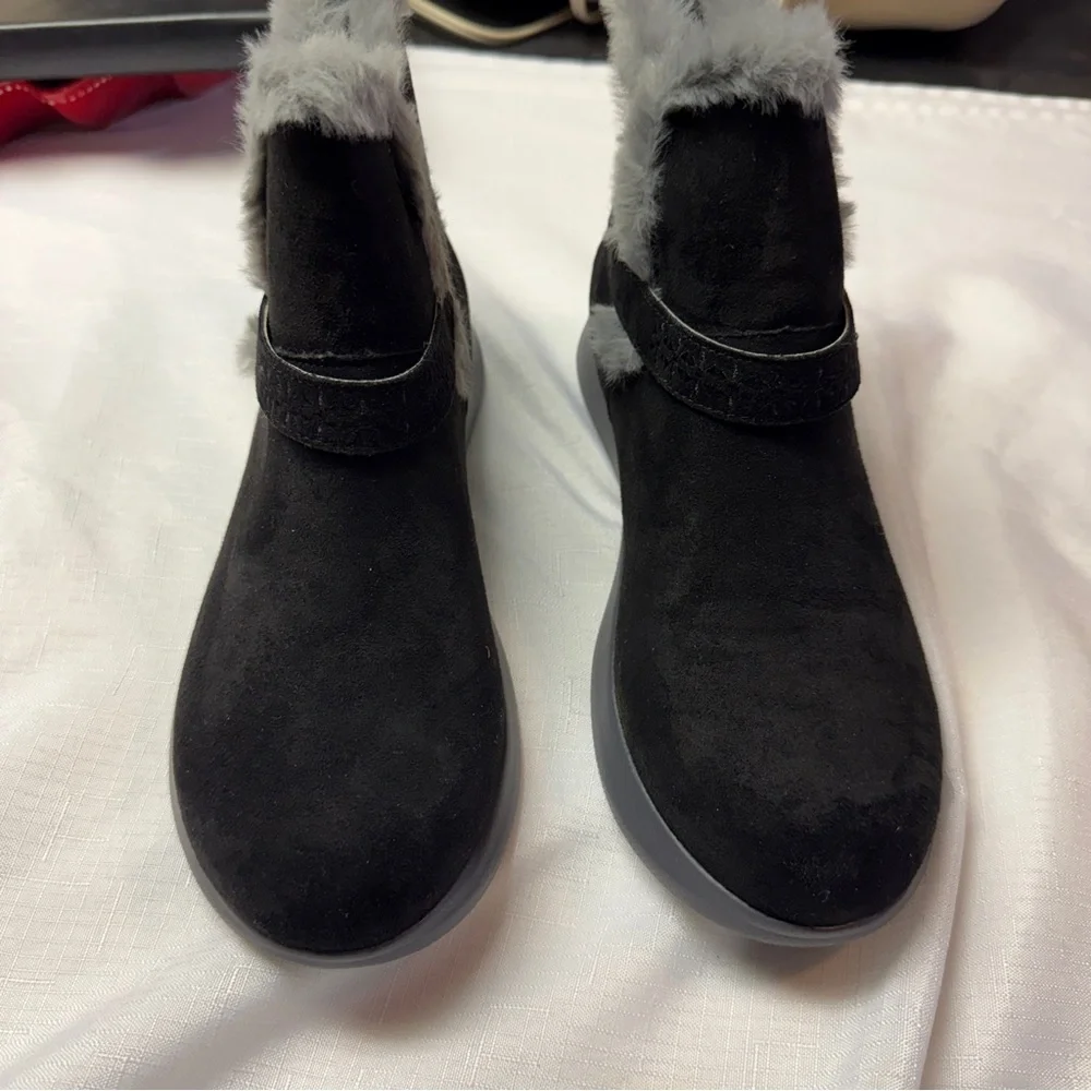 Women's JBU Winter Black and Gray Ankle Boots Grey Faux Fur Lining Size 9